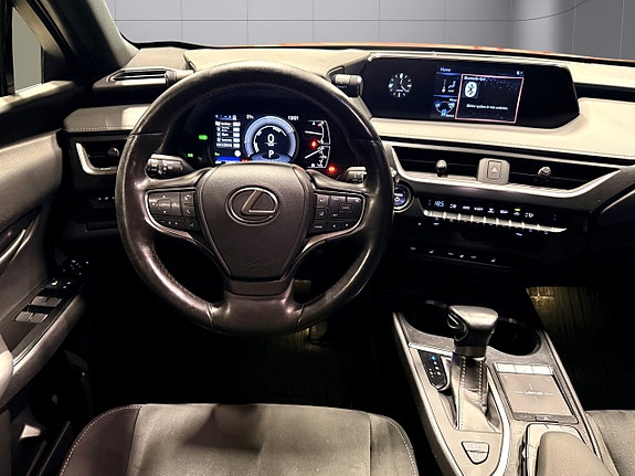 Lexus UX250h 10 of 23