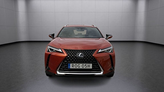 Lexus UX250h 8 of 23