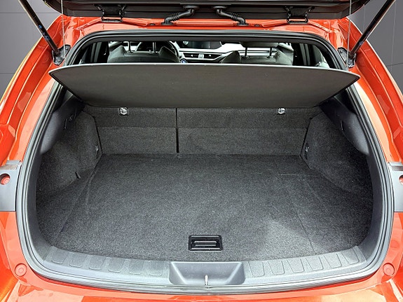 Lexus UX250h 21 of 23