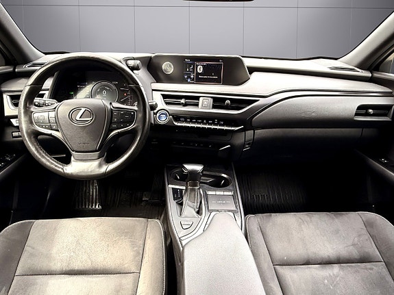Lexus UX250h 9 of 23