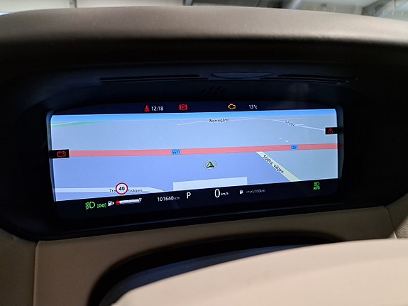 Land Rover Range Rover Velar 15 of 16