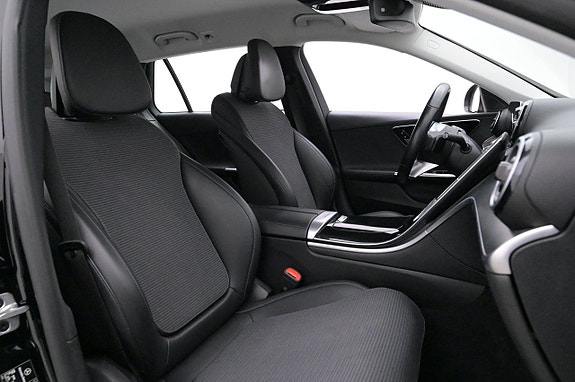 Mercedes-Benz C300 13 of 27