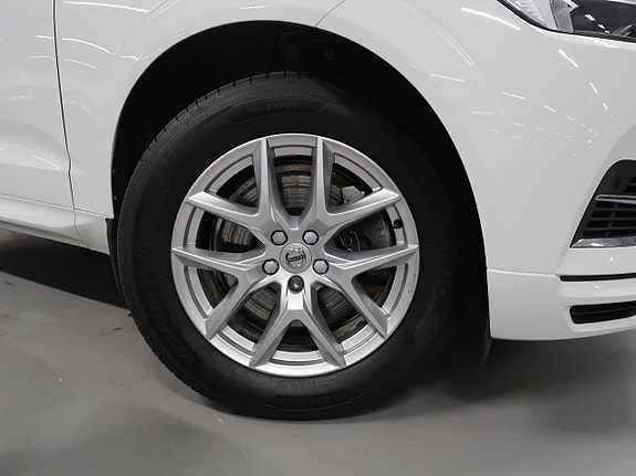Volvo XC60 13 of 30