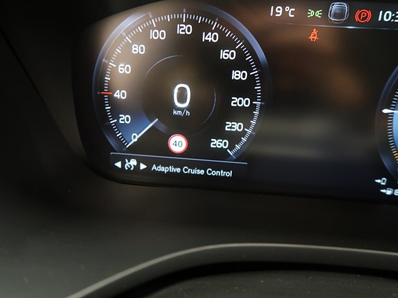 Volvo XC60 23 of 30