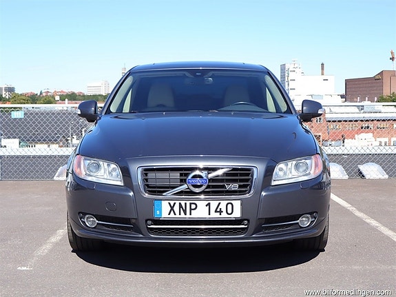 Volvo S80 2 of 5