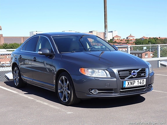 Volvo S80 3 of 5