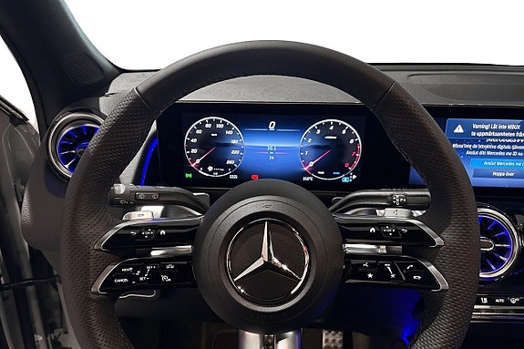 Mercedes-Benz GLB200 7 of 12