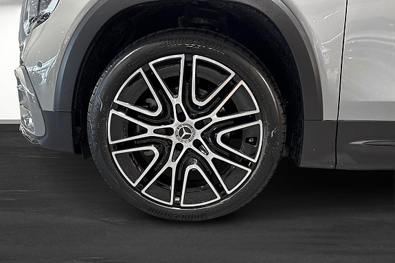 Mercedes-Benz GLB200 5 of 12