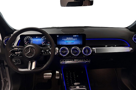 Mercedes-Benz GLB200 8 of 12