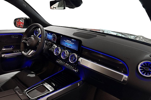 Mercedes-Benz GLB200 9 of 12
