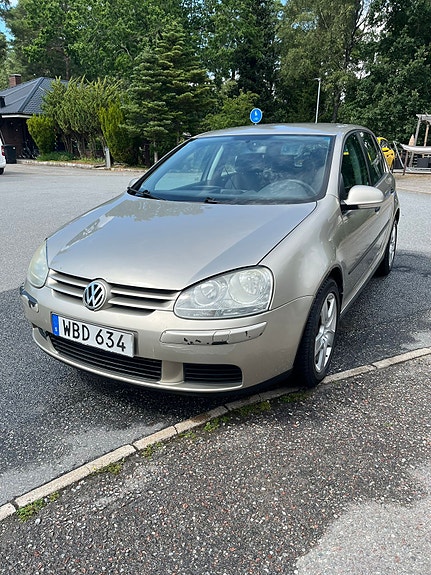 Volkswagen Golf V 5 of 5