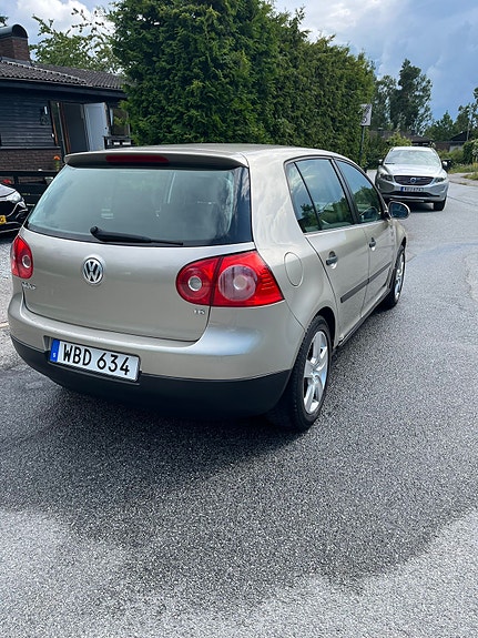 Volkswagen Golf V 3 of 5