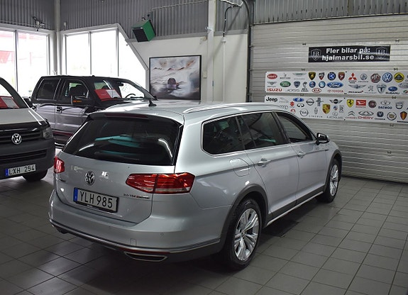 Volkswagen Passat Alltrack 2 of 5