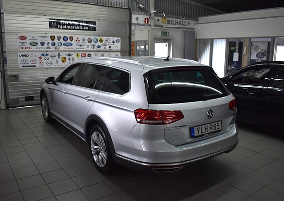 Volkswagen Passat Alltrack 3 of 5