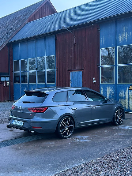 Seat Leon 2 of 5