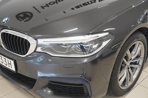 BMW 530d 4 of 5