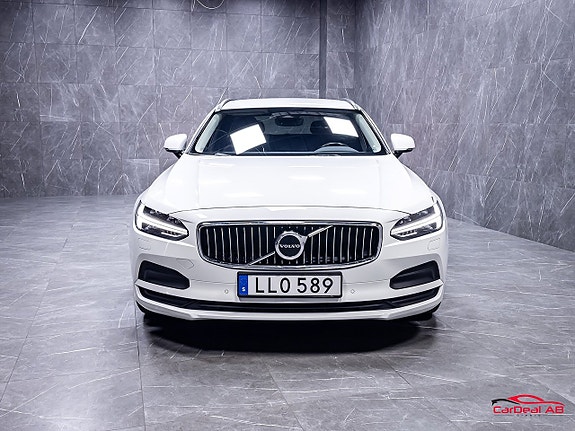 Volvo V90 2 of 5