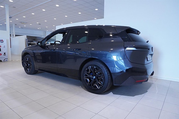 BMW iX 5 of 18