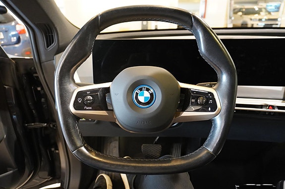 BMW iX 17 of 18