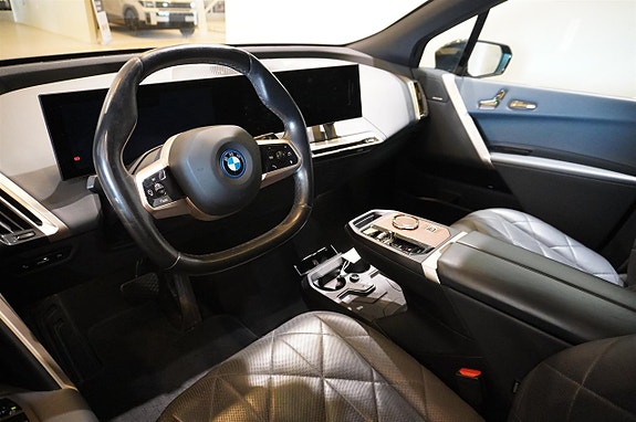 BMW iX 11 of 18