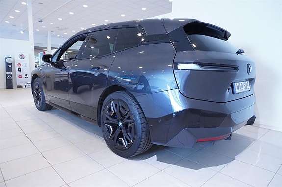 BMW iX 6 of 18