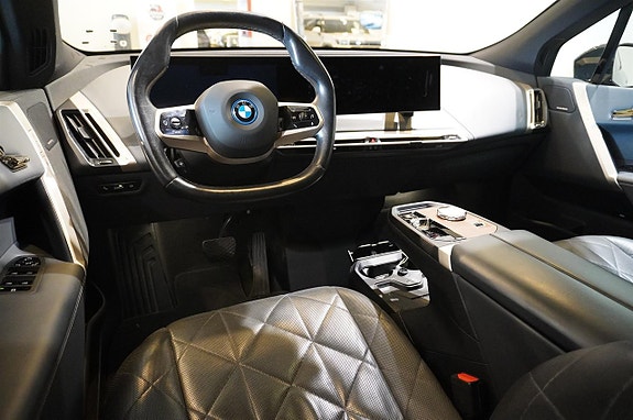 BMW iX 10 of 18