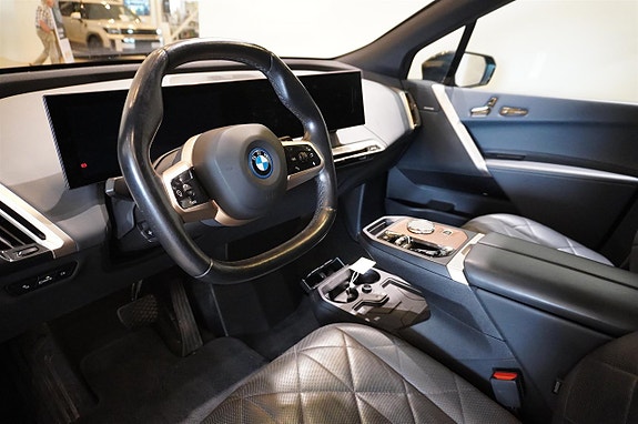 BMW iX 14 of 18