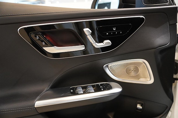 Mercedes-Benz C300 13 of 20