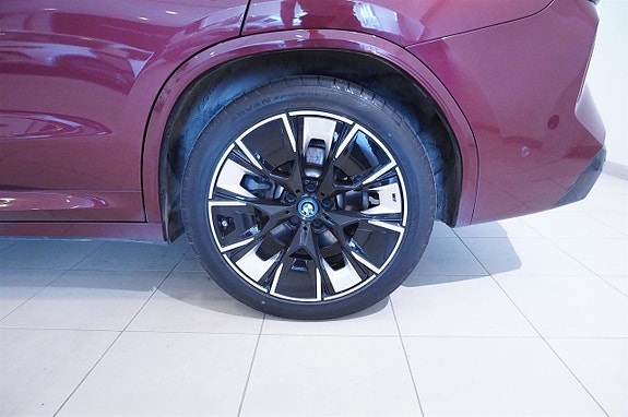 BMW iX3 7 of 17