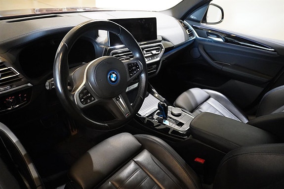 BMW iX3 8 of 17