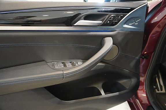 BMW iX3 9 of 17