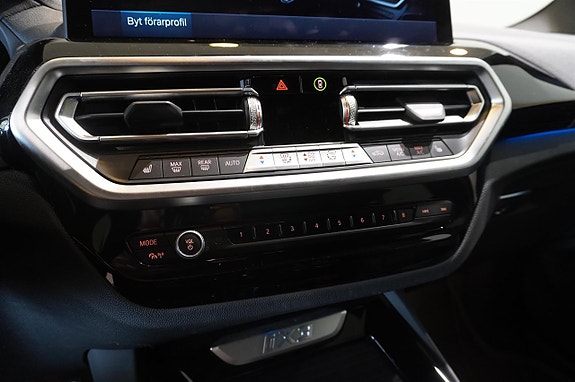 BMW iX3 16 of 17