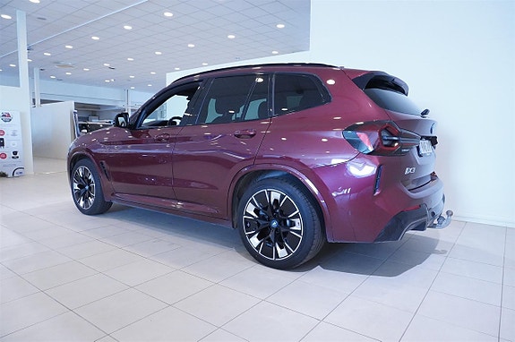BMW iX3 5 of 17