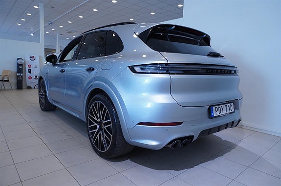 Porsche Cayenne 5 of 26