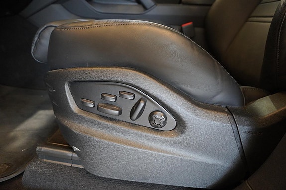 Porsche Cayenne 12 of 26