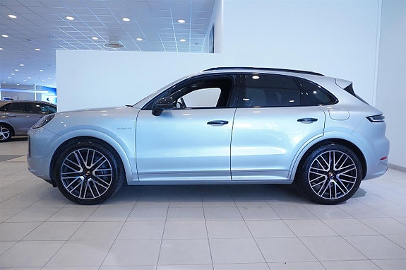 Porsche Cayenne 3 of 26