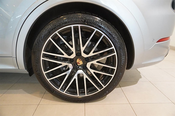 Porsche Cayenne 7 of 26