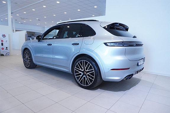 Porsche Cayenne 4 of 26