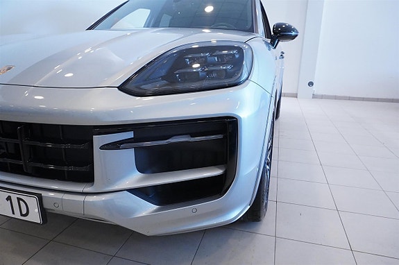 Porsche Cayenne 25 of 26