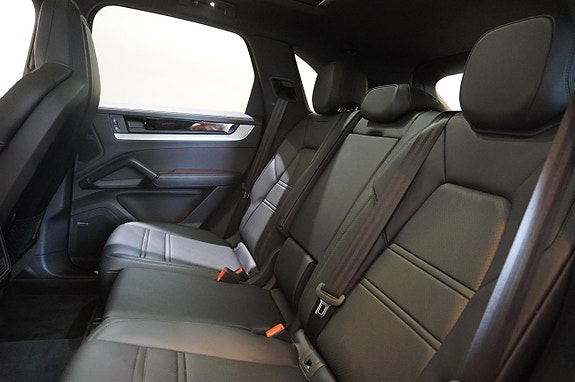 Porsche Cayenne 8 of 26