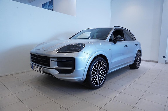 Porsche Cayenne 2 of 26
