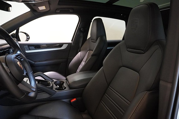 Porsche Cayenne 13 of 26