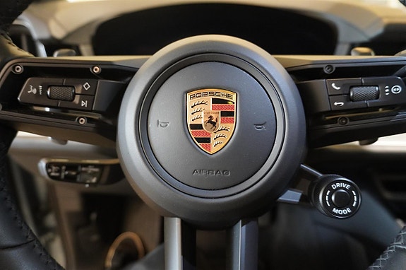 Porsche Cayenne 17 of 26