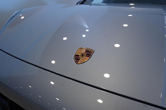 Porsche Cayenne 26 of 26