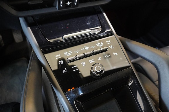 Porsche Cayenne 23 of 26