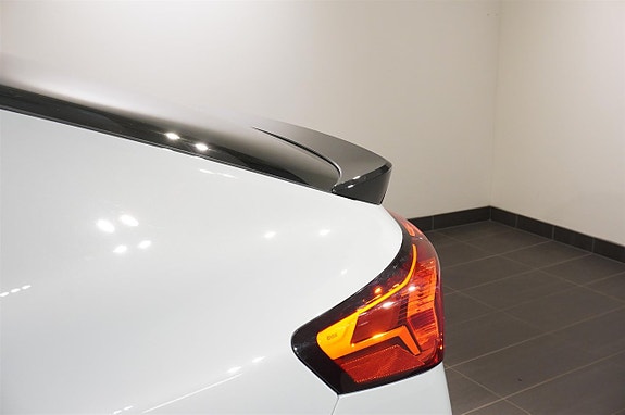 BMW iX2 10 of 16