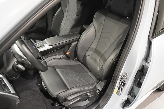 BMW iX2 13 of 16