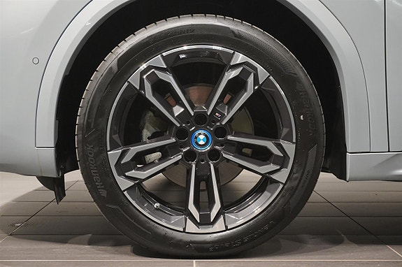 BMW iX2 8 of 16