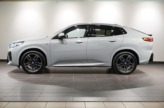 BMW iX2 3 of 16
