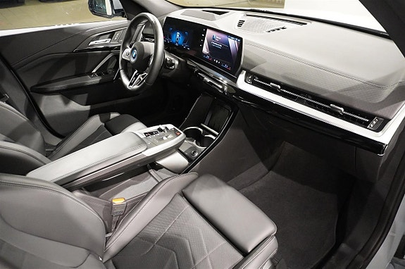 BMW iX2 14 of 16